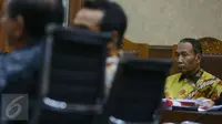 Terdakwa Sugiharto mendengarkan kesaksian mantan Wakil Ketua Komisi II DPR RI, Taufiq Efendi dan Teguh Juwarno dalam sidang lanjutan perkara korupsi KTP  elektronik (e-KTP) di Pengadilan Tipikor, Jakarta Pusat, Kamis (23/3). (Liputan6.com/Helmi Afandi)