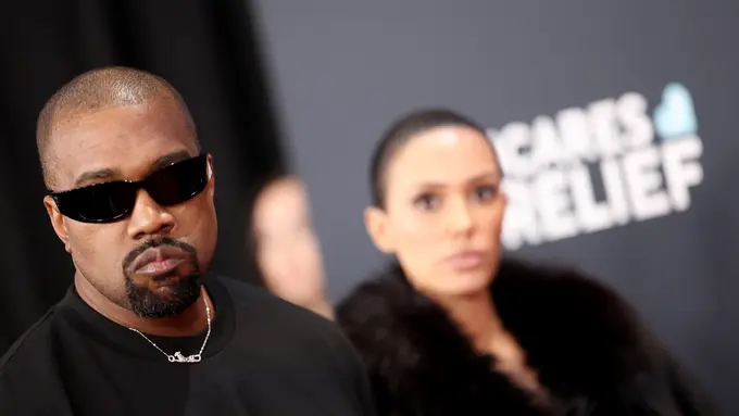 Kanye West Jual Kaus Bergambar Swastika Seharga Rp300 Ribuan Usai Mengaku Nazi