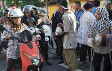 Wujud Kepedulian, Penyandang Disabilitas Madiun Bagikan Ratusan Takjil di Bulan Ramadhan