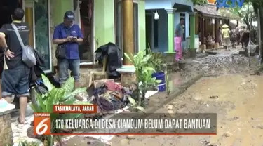 Warga kini sangat membutuhkan makanan dan pakaian.