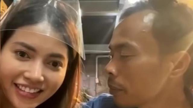 Ade Londok dan kekasihnya Devina Ciputri