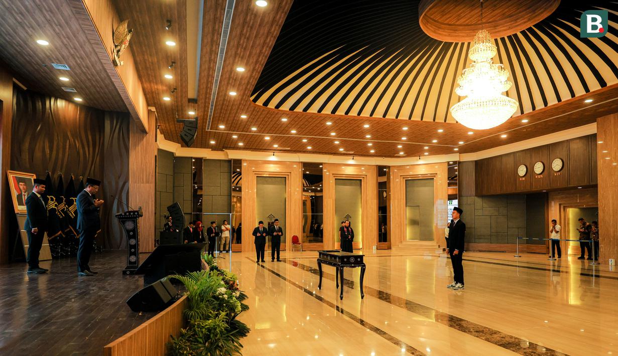 <p>Proses pengambilan sumpah kewarganegaraan Republik Indonesia pemain FC Utrecht, Miliano Jonathans di Kementerian Hukum dan HAM, Kuningan, Jakarta Selatan, Rabu (03/09/2025). (Bola.com/Bagaskara Lazuardi)</p>