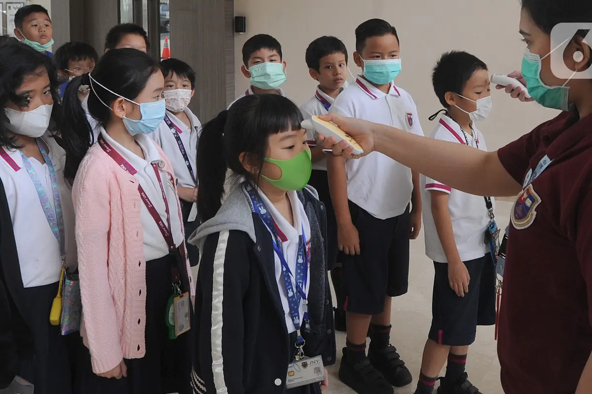 Siswa di BSD Wajib Periksa Suhu Tubuh