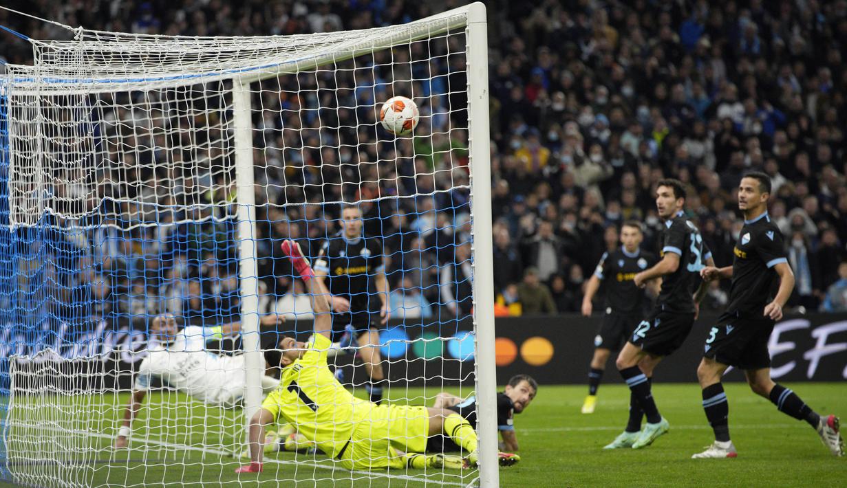 Pertandingan Marseille kontra Lazio dalam partai matchday 4 fase grup Liga Europa berakhir sama kuat dengan skor 2-2. (AP/Daniel Cole)