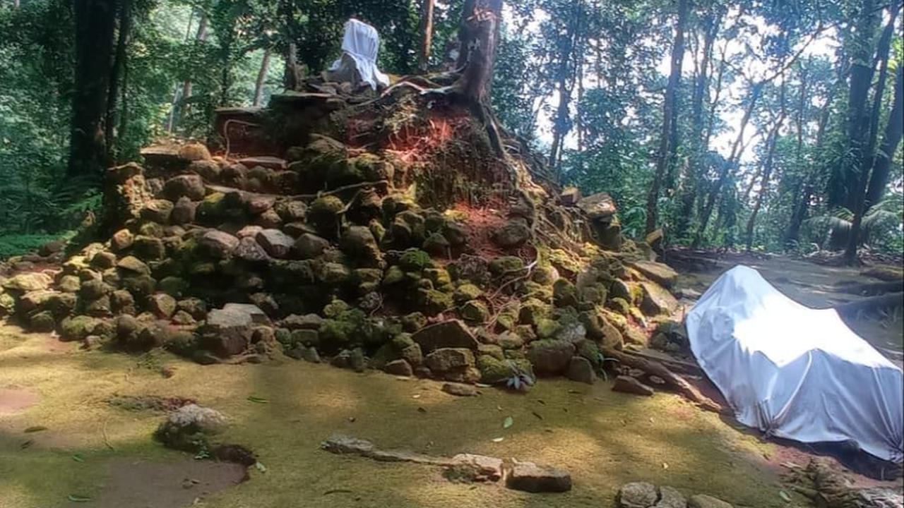 Setelah Pengaruh Hindu-Budha Masuk, Masyarakat Sunda Juga Tidak Membangun Candi Seperti di Jawa Tengah & Jawa Timur