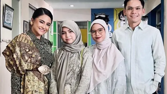 Potret Marshanda Dampingi Sienna Wisuda. (instagram/marshanda99)