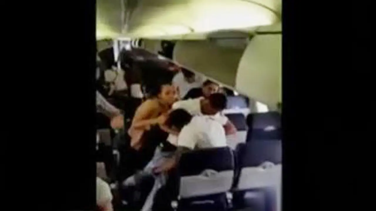 Tiga Penumpang Baku Hantam di Dalam Pesawat Southwest Airlines