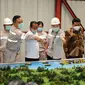 Kepala Badan Koordinasi Penanaman Modal (BKPM), Bahlil Lahadalia (tengah) saat berkunjung di PT IMIP, Rabu (15/7/2020). Dalam kunjungan itu Bahlil mendapat penjelasan seputar rencana pengembangan yang akan di kawasan industri PT IMIP. (Foto: Dedy Kurniawan).