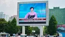 Siaran TV Korea Utara melaporkan tentang uji coba nuklir kelima, Pyongyang, Korea Utara, Jumat (9/9). Akibat ledakan ini mengakibatkan gempa berkekuatan 5 skala richter di Korea Utara. (REUTERS/Kyodo)