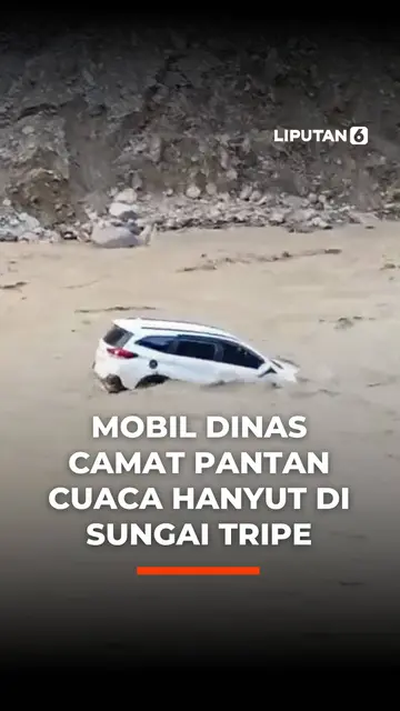 Mobil Dinas Camat Pantan Cuaca Hanyut di Sungai Tripe