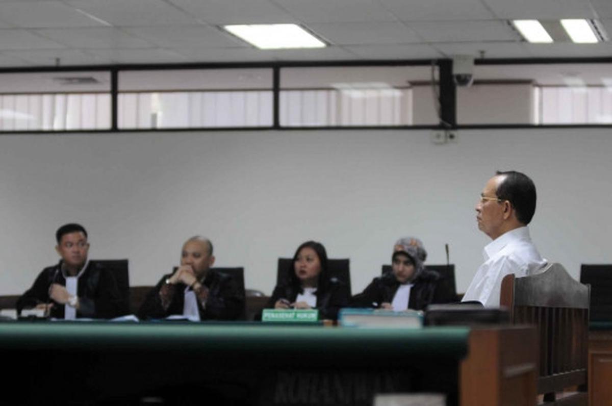 Berkemeja putih, terdakwa SDA jalani sidang putusan sela