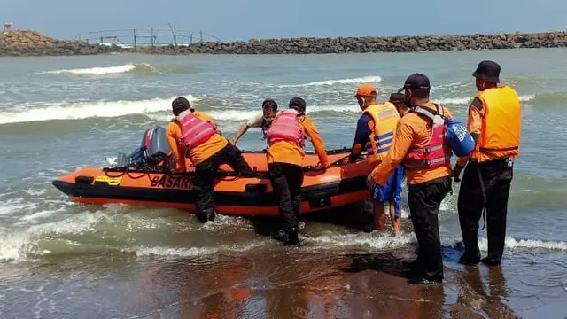 Seorang bocah perempuan hilang tenggelam di Pantai Sodong, Cilacap, Sabtu (22/5/2021). (Foto: Liputan6.com/Basarnas)