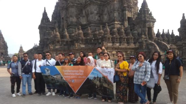 Peserta Famtrip Indochina Mengunjungi Candi Prambanan