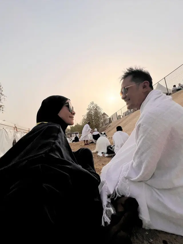 Zaskia Adya Mecca dan Hanung Bramantyo