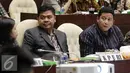Ketua KPU Juri Ardiantoro (kiri) didampingi Ketua Bawaslu Muhammad (kanan) saat rapat dengan Komisi II DPR di Komplek Parlemen, Senayan, Jakarta, Jumat (14/10). (Liputan6.com/JohanTallo)