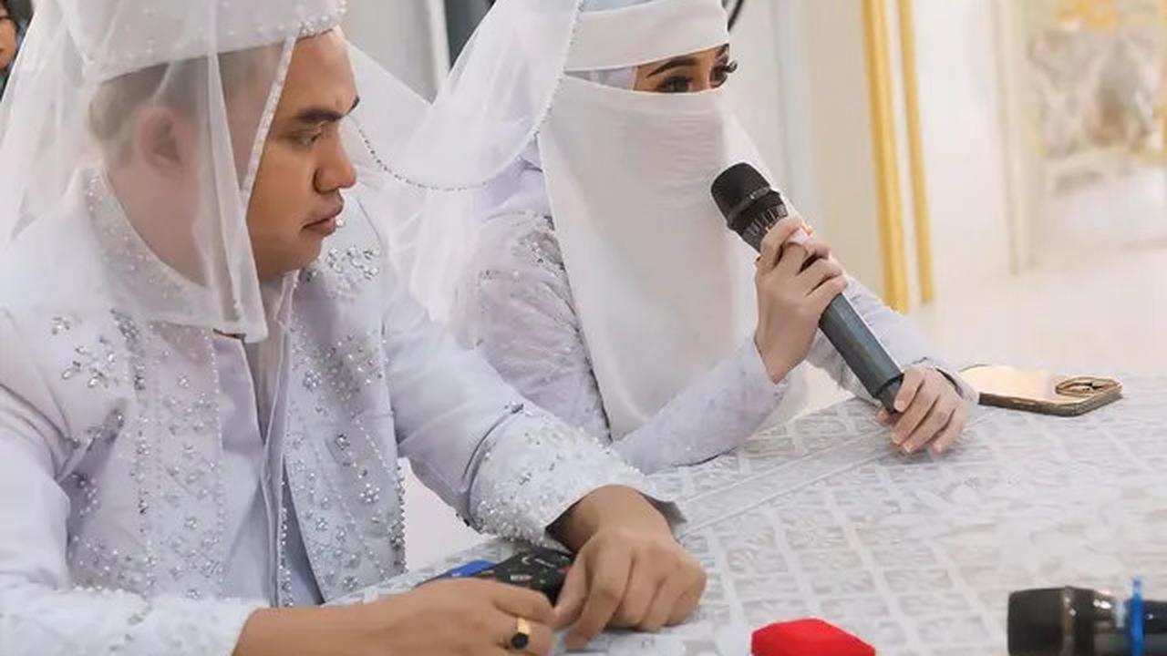 Rujuk Usai 6 Bulan Cerai, 8 Potret Dodhy Kangen Band dan Ayu Rizki Nikah Lagi