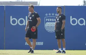 GBLA Bernyanyi untuk Igor Tolic, Sang Pelatih Merasa Belum Pantas