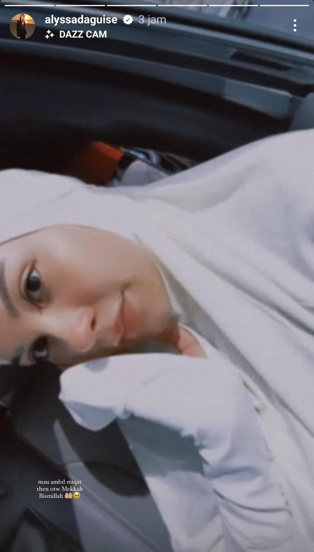 Momen Alyssa Daguise Umrah Bersama Ibu, Kompak dengan Warna Outfit Hitam yang Memesona