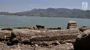 Kondisi kompleks makam lama yang muncul ke permukaan Waduk Gajah Mungkur di Wonogiri, Selasa (2/9/2019). Sejumlah makam milik warga yang rumahnya tergusur proyek pembangunan waduk pada tahun 1978-1980 itu hanya muncul setiap musim kemarau saat volume air waduk menyusut. (merdeka.com/Iqbal Nugroho)