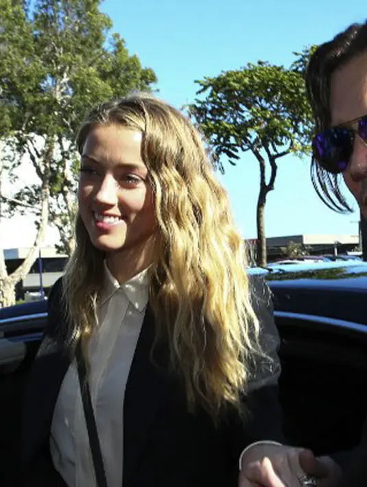 Setelah melalui proses yang cukup panjang, akhirnya pasangan Amber Heard dan Johnny Depp resmi bercerai.  (AFP/Bintang.com)