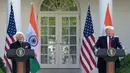 Presiden Donald Trump berpidato saat kedatangan PM India di Gedung Putih, Washington (26/6). Trump menyatakan, AS adalah teman sejati India dan hubungan antara kedua negara demokrasi besar itu akan selalu menjadi lebih baik. (AP Photo/Susan Walsh)