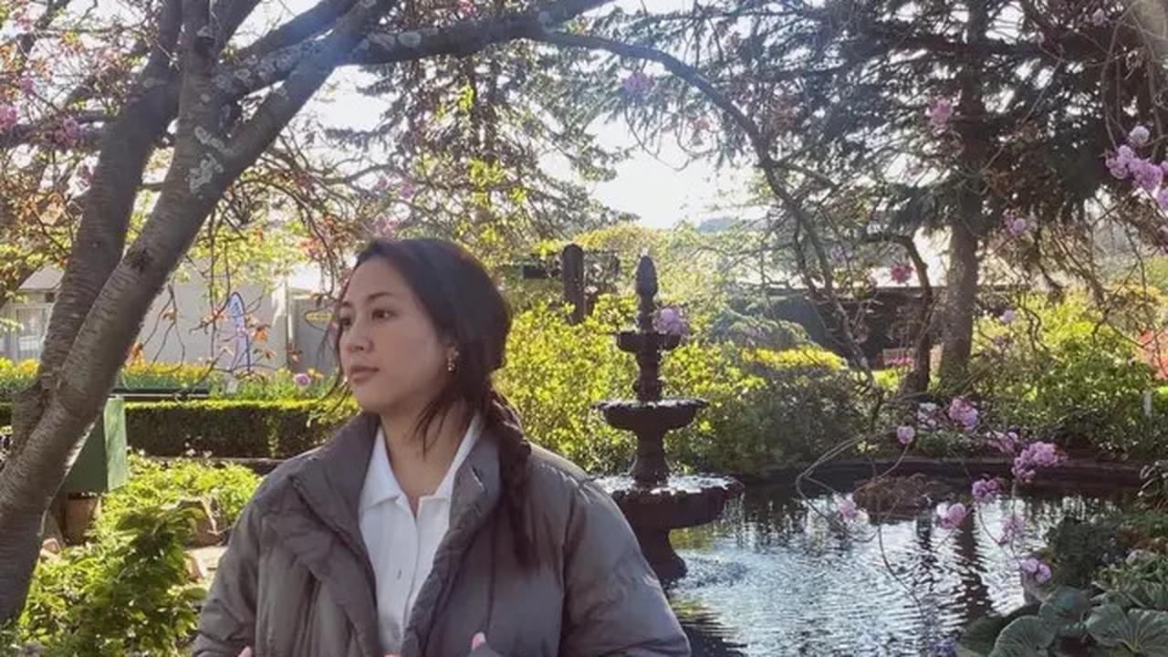 Kebaya sampai Dress Kotak-Kotak, Ini Gaya Taman ala Sherina Munaf yang Bikin Adem