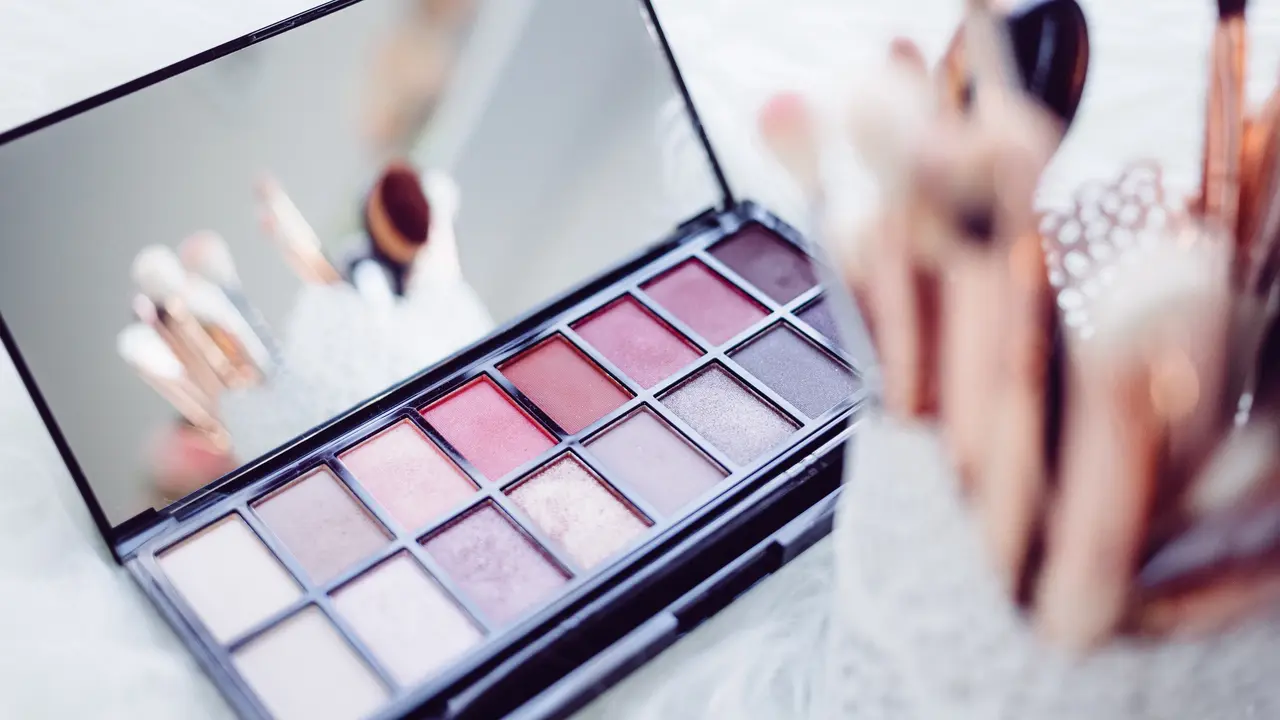 Makeup Tips: Pipi Tirus dengan Teknik Blush On 2 Warna / Image: Unsplash