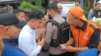 Datangi Lokasi Kebakaran di Gempol Kemayoran, Gibran Bagi-Bagi Mainan ke Anak-Anak