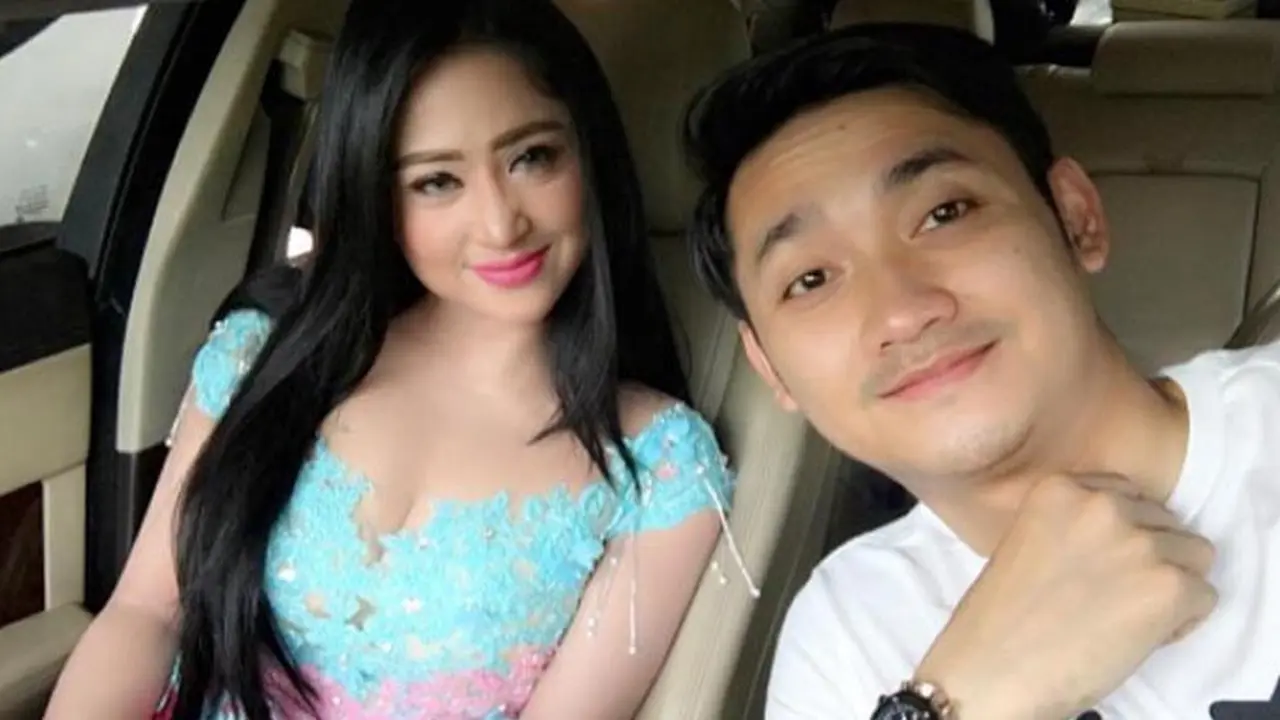 Dewi Perssik dan Angga Wijaya