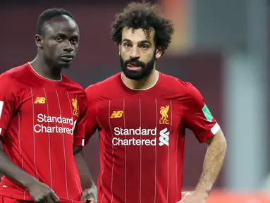 Pasangan Mohamed Salah dan Sadio Mane merupakan duet yang berhasil mengantarkan Liverpool menyabet gelar Liga Inggris musim 2019/2020. Mereka berhasil menjadi penyerang yang tajam dengan torehan 30 gol untuk The Reds pada musim tersebut. (Foto: AFP/Karim Jaafar)