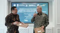 Direktur Hubungan Kelembagaan Bank Mandiri Rohan Hafas, Bank Mandiri bersama Sekretaris Utama Otorita Ibu Kota Nusantara Achmad Jaka Santos Adiwijaya.