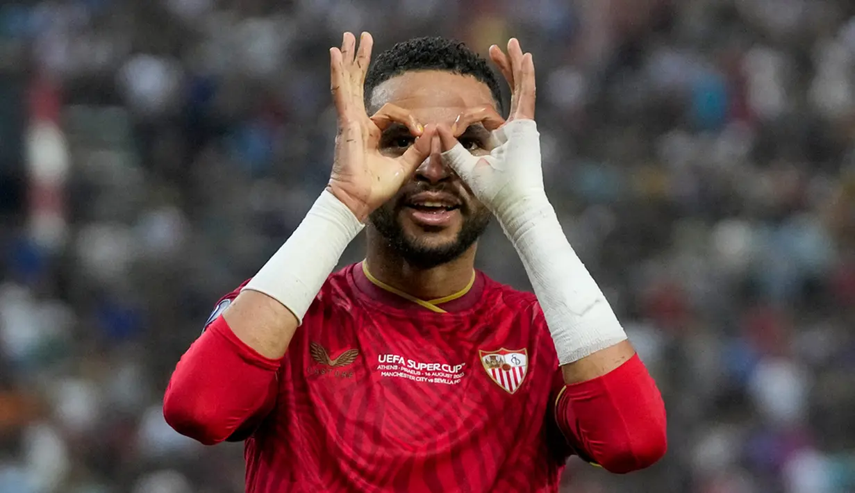 Manchester City sebenarnya tertinggal lebih dahulu pada laga ini. Striker Sevilla Youssef En Nesyri membuat skor jadi 1-0 usai mencetak gol di menit ke-25. (AP Photo/Thanassis Stavrakis)