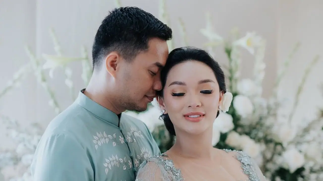 [Fimela] Zaskia Gotik Hamil 7 Bulan
