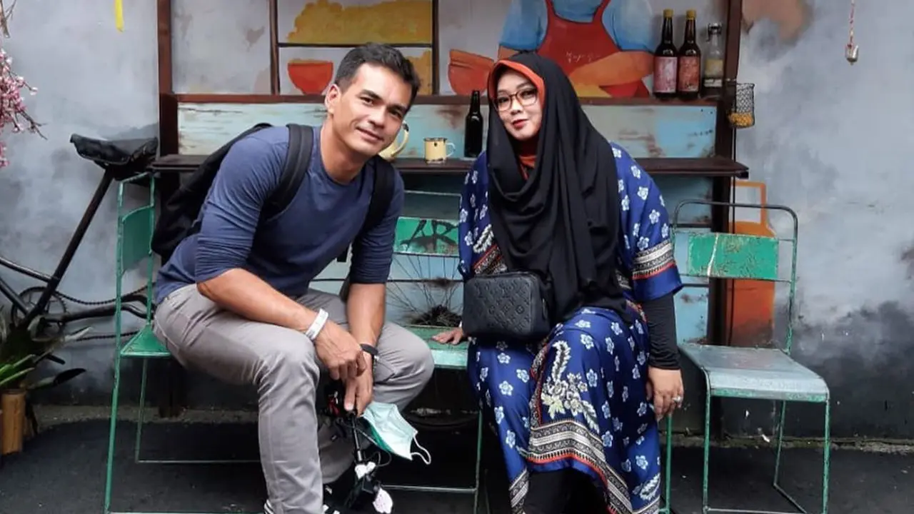 Teddy Syach dan Rina Gunawan