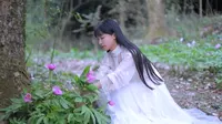 Youtuber cantik asal Tiongkok, Li Ziqi (dok. Weibo Li Ziqi/https://www.weibo.com/mianyangdanshen?from=profile&wvr=6&is_hot=1#1558600498242/Fairuz Fildzah)