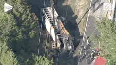 Kecelakaan bus sekolah terjadi di Texas. Akibatnya 1 siswa tewas dan 3 lainnya terluka.