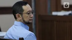 Mantan Kepala Kantor Bea Cukai Makassar Andhi Pramono menjalani sidang perdana diselenggarakan di Pengadilan Tipikor pada Pengadilan Negeri Jakarta Pusat, Rabu (22/11/2023). (Liputan6.com/Herman Zakharia)