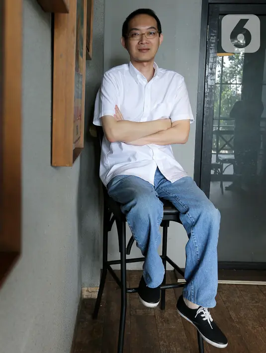 Direktur Finance PT Mapel Teknologi Indonesia Nino Osamulia saat sesi foto usai peluncuran platform Mapel di Jakarta, Minggu (15/3/2020). Mapel menggabungkan layanan jasa, service dan produk. (Liputan6.com/Fery Pradolo)
