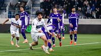 Fiorentina menelan kekalahan 0-1 dari Lausanne pada laga keenam league phase Europa Conference League musim ini di Stade de la Tuiliere, Jumat (19/12/2025) dini hari WIB. (Jean-Christophe Bott/Keystone via AP)