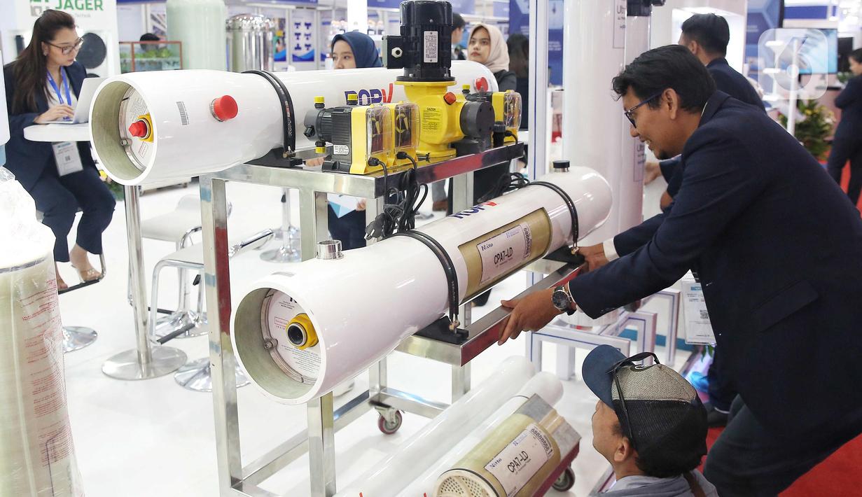 Pameran dan forum internasional ini menghadirkan solusi terhadap pengelolaan air bersih, pengolahan sampah, limbah, daur ulang, serta energi terbarukan dan elektrik. (Liputan6.com/Angga Yuniar)