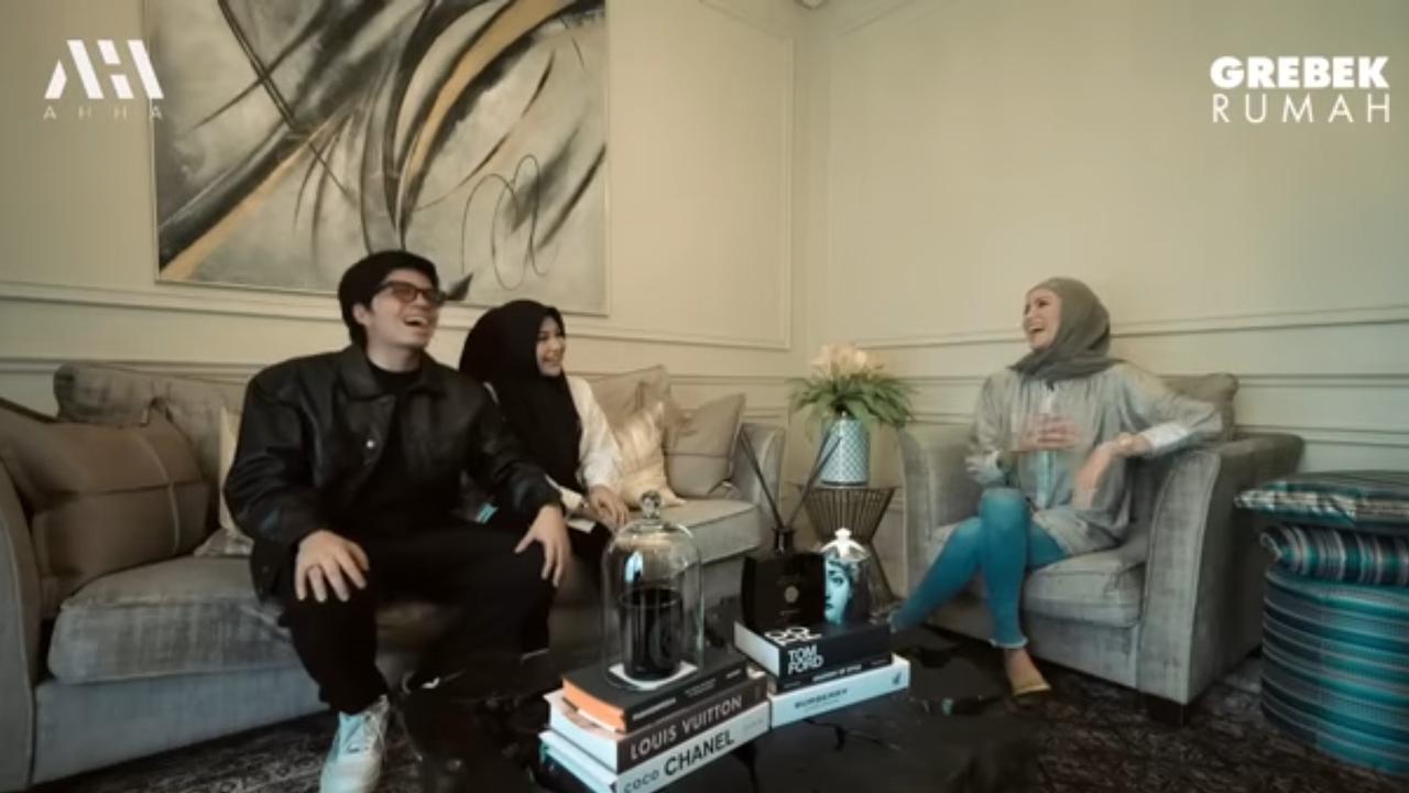 5 Potret Ruang Tamu di Rumah Mewah Olla Ramlan, Ditata Apik Sendiri dengan Nuansa Super Homey yang Bikin Betah