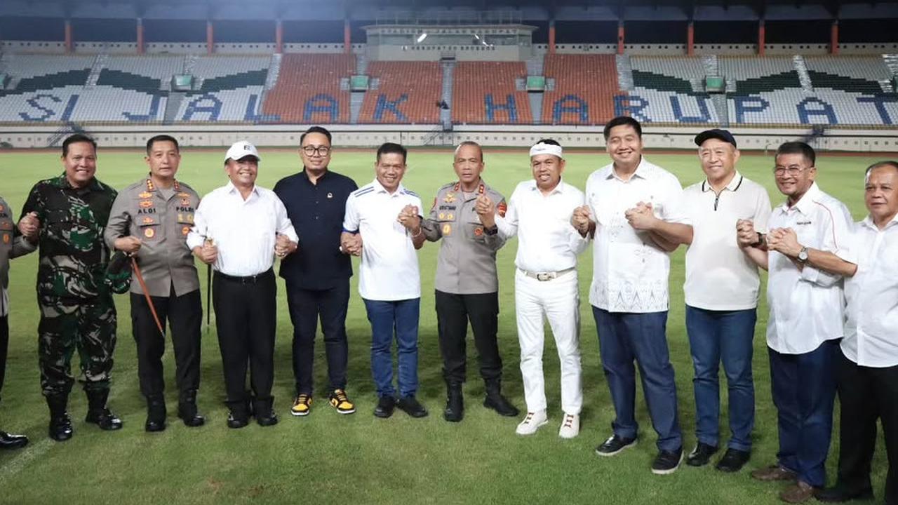 VIDEO: Demul Jajal Stadion Si Jalak Harupat, Momen Main Bola Bareng Menteri Prabowo "Nyaris Gol!"