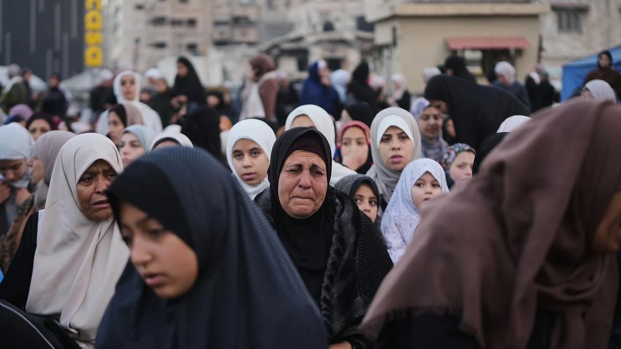FOTO: Salat Idul Fitri di Tengah Reruntuhan Gaza