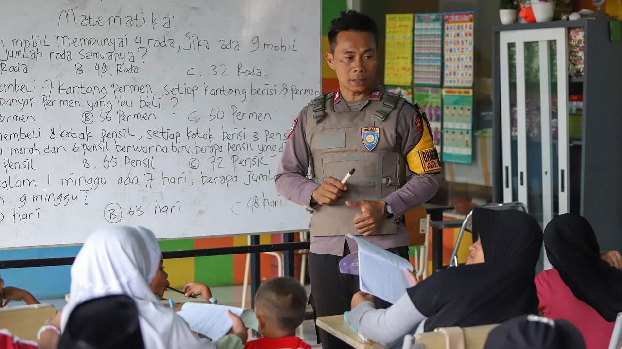 Sosok Aiptu Agus Riyanto, Polisi Inspiratif Dirikan Sekolah Gratis untuk Anak-Anak Pemulung di Sudut Jakarta