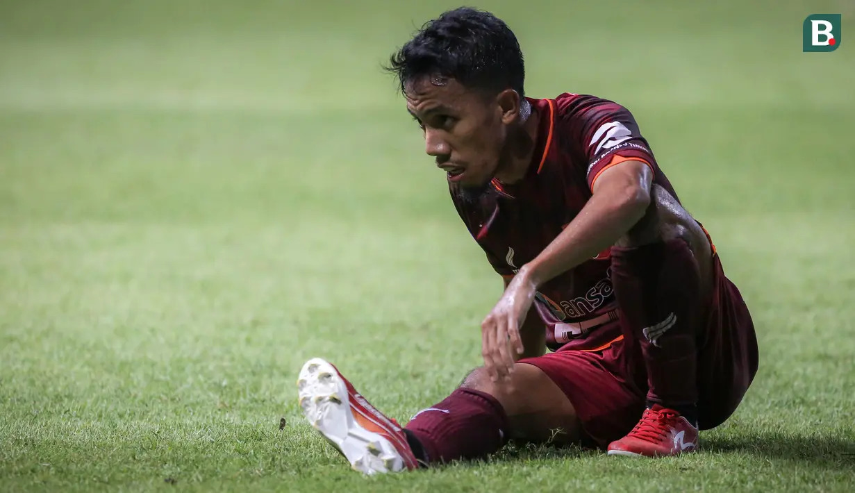 Ekspresi kecewa gelandang Borneo FC, M. Sihran Amarullah saat melawan Persebaya Surabaya dalam laga pekan pertama BRI Liga 1 2021/2022 di Stadion Wibawa Mukti, Cikarang, Sabtu (04/09/2021). (Foto: Bola.com/Bagaskara Lazuardi)