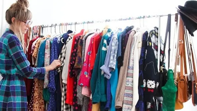 Dear Ladies, Pastikan 6 Baju Ini Ada di Lemarimu!