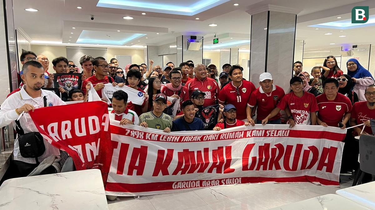 EKSKLUSIF! Suporter Timnas Indonesia Berkumpul Bersama Sebelum Dukung Garuda Hadapi Irak
