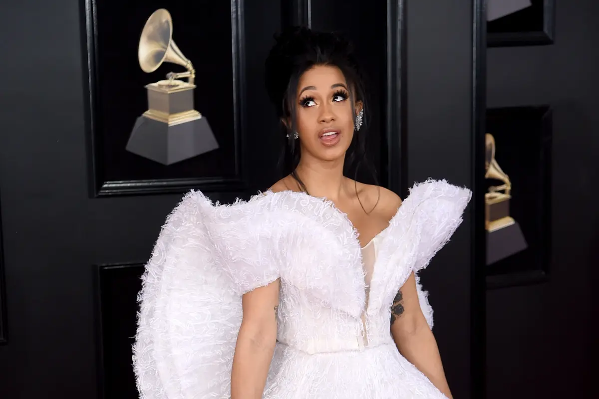 [Bintang] Cardi B