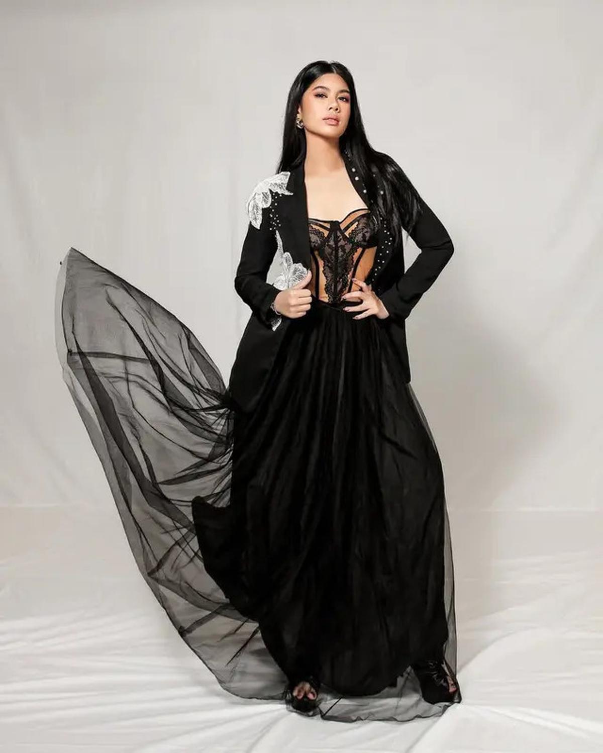 4 Gaya Fierce Almira Yudhoyono dengan Bustier Renda dan Blazer Hitam, Elegan dan Powerful