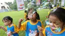 Anak-anak bermain gelembung balon pada Festival Gizi Anak yang digelar Danone Nutricia, Bogor, Selasa (30/1). Kegiatan ini digelar dalam rangka Hari Raya Gizi Nasional yang jatuh pada tanggal 25 Januari 2018 lalu. (Liputan6.com)